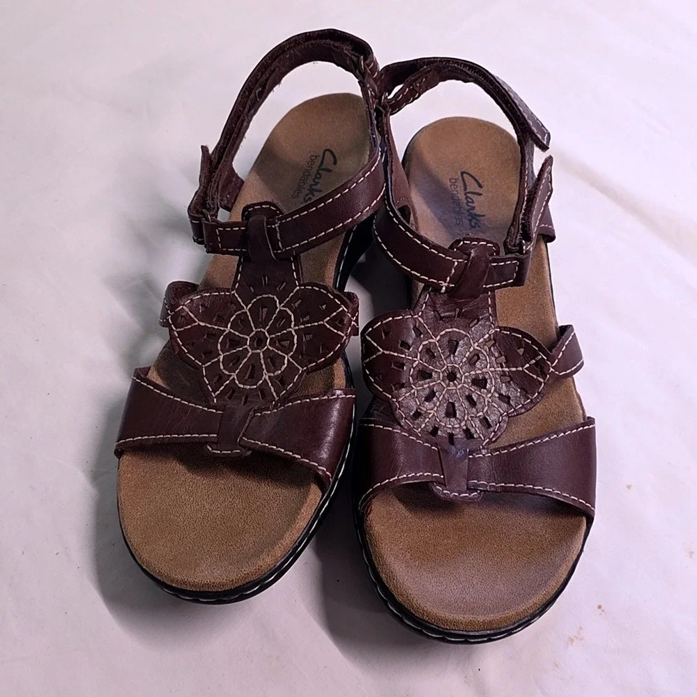 Clarks Sandals Womens 9M Brown Leather Bendables Floral Cutout